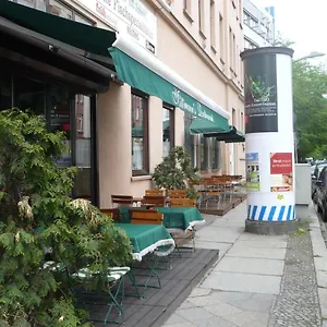 Living In The Box , Berlín Alemania